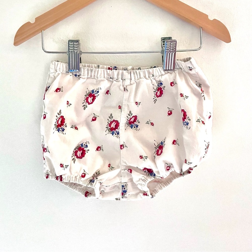7/$21💥Gap Woven Floral Diaper Cover / Bubble Shorts, White Scarlet Blue Panty
